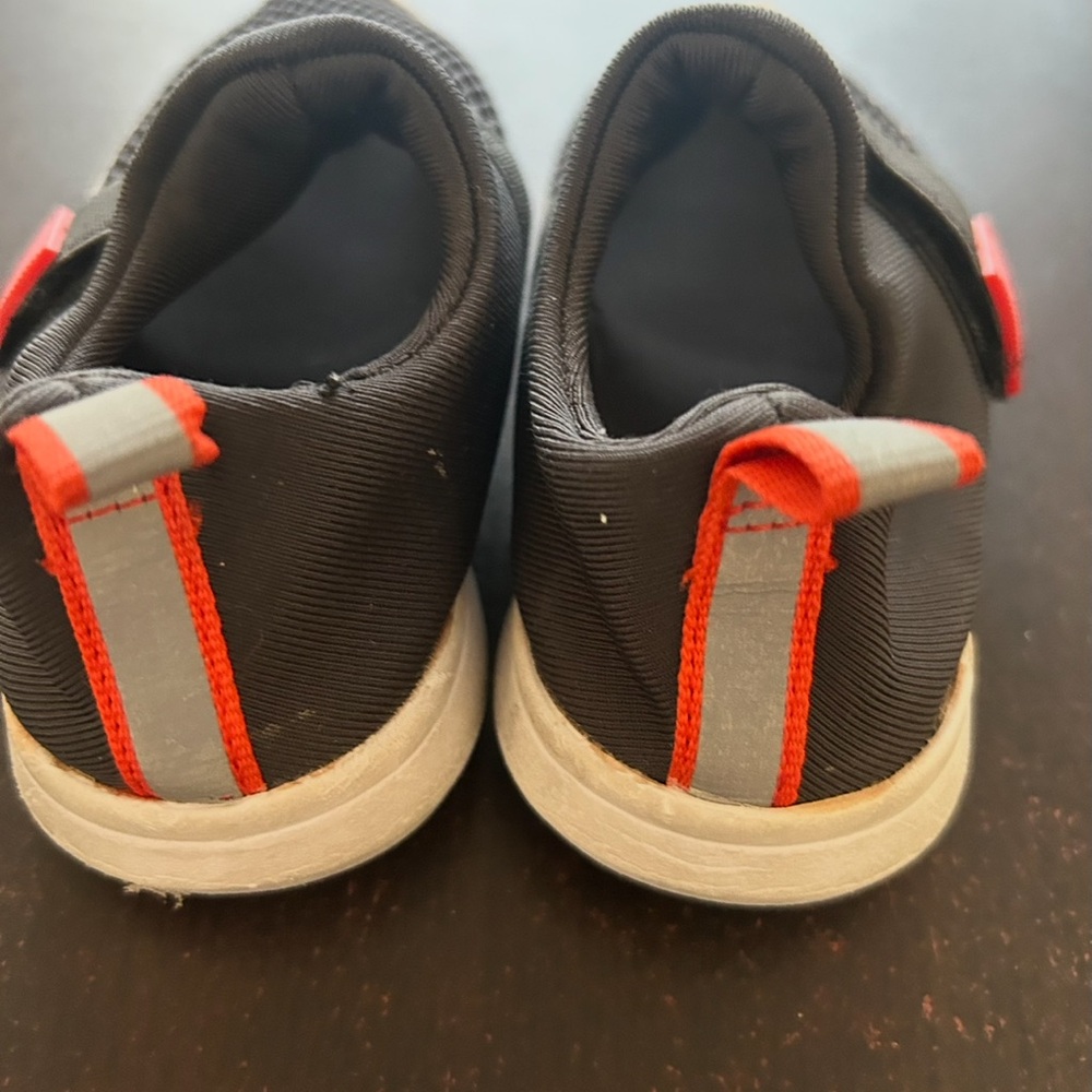 Kid’s shoes Bundle.Size 6 - Picture 6 of 8